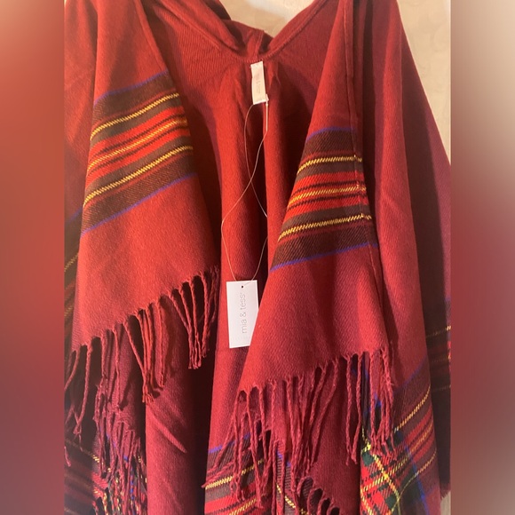 NWT The Paper Store Mia & Tess Justdo Ruana Red Holiday Plaid Trim Hood - Picture 9 of 13